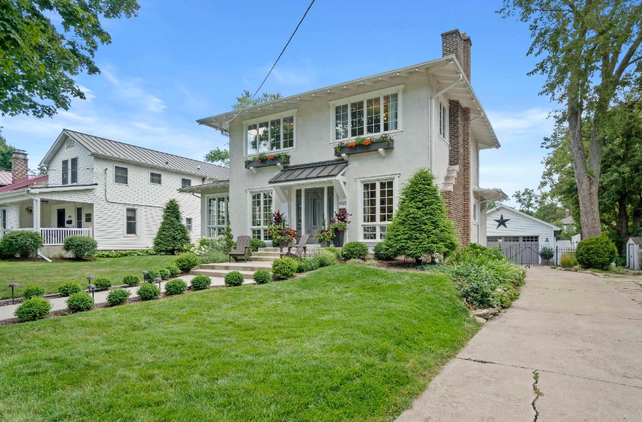 Northwest Indiana Realtor Luxe & Co. Realty Indiana