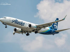 La FAA propone multar a Alaska Airlines por permitir el embarque de pasajeros intoxicados