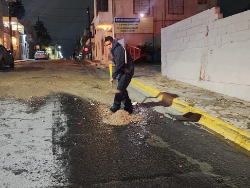Bomberos de Reynosa atienden derrame de aceite en Zona Centro para evitar accidentes