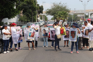 Familiares de desaparecidos bloquean Autopista del Sol por 7 horas en demanda de atención forense