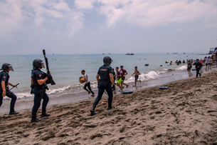 España despliega militares en Ceuta ante entrada masiva de migrantes