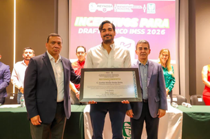 Reynosa entrega 1.6 mdp en incentivos para atraer médicos especialistas al IMSS