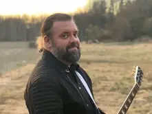 Gtarzee – Melodioiden moniottelija ja genrerajojen rikkoja