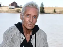 Julkkistoimittaja Kai Merilä sairastui hengenvaarallisesti – nyt uusi elämä soi rockina