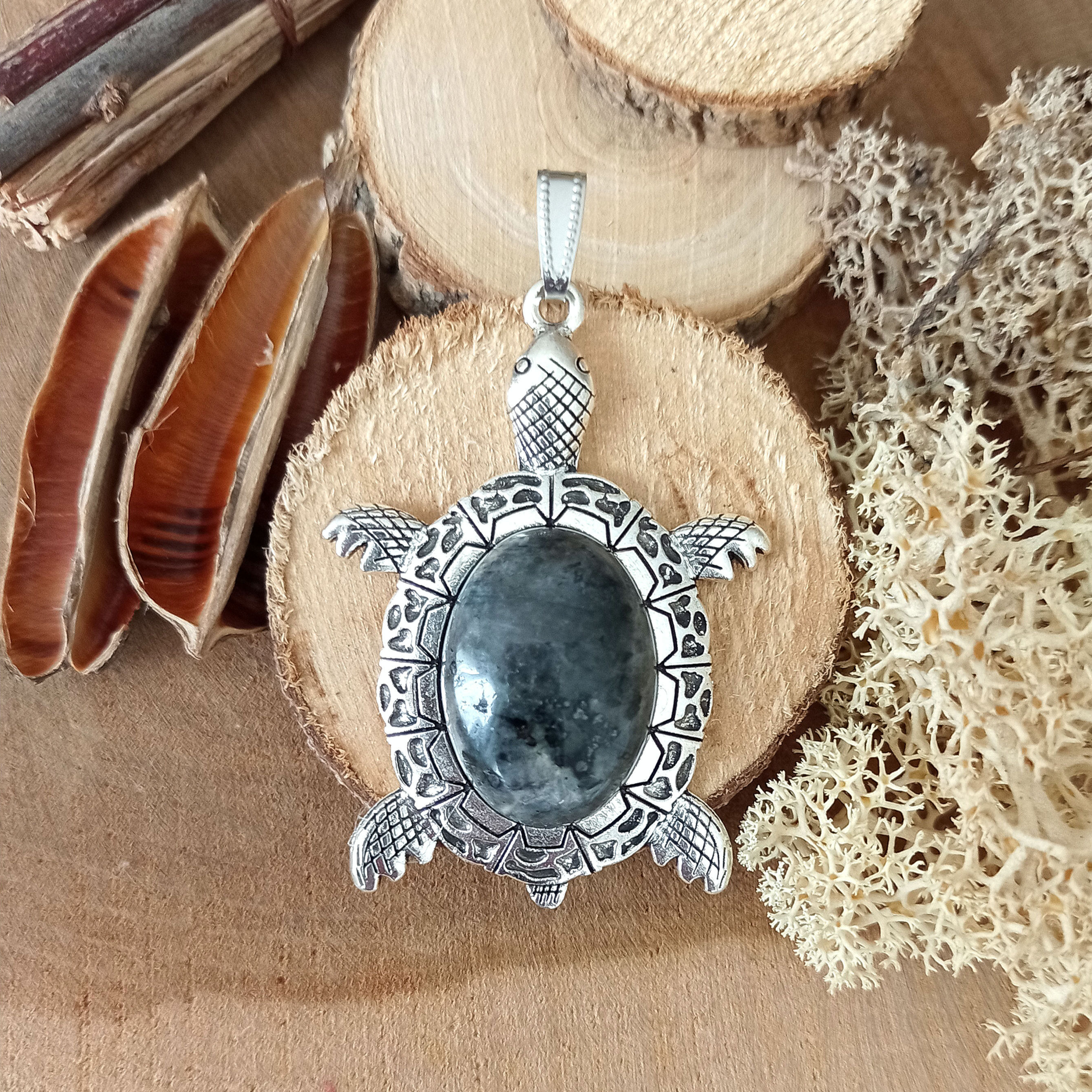 Tortue Caroline en Larvikite