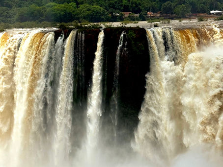 Iguaçu falls - a genuine wonder of the natural world