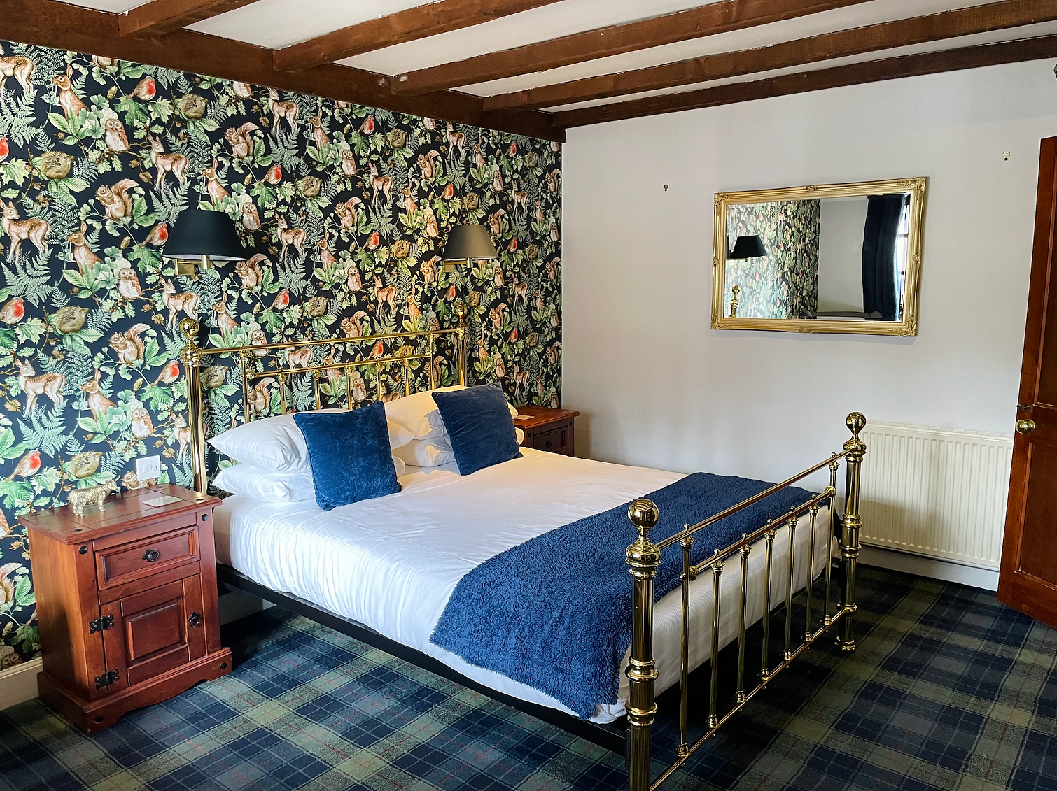 The Campbell (king room with bath/overhead shower)