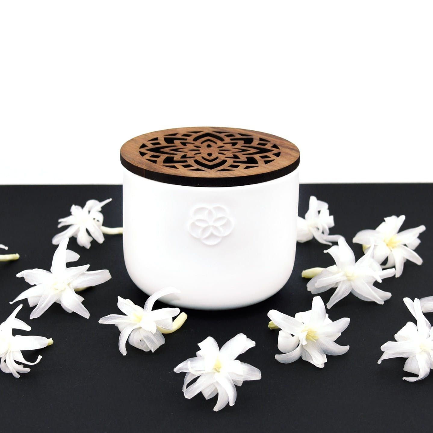 LUMINOSENS -Bougie parfumée 5 sens - L' odorat- Blanc mat- Noyer