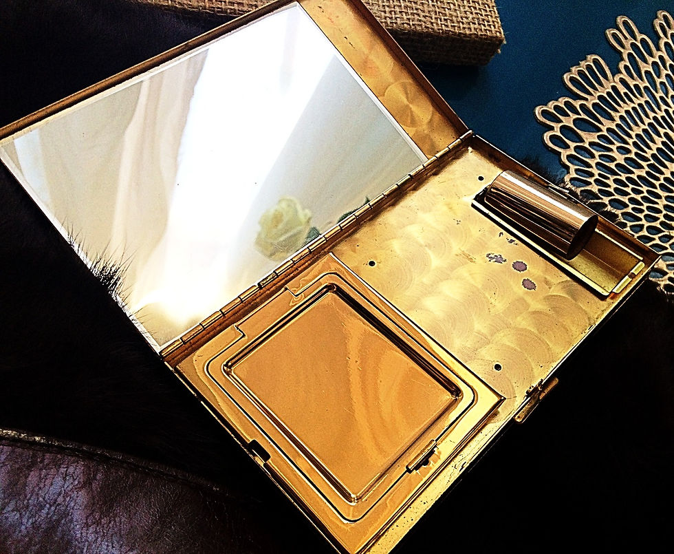 Thumbnail: Mother Of Pearl Mid-Century Clutch Box