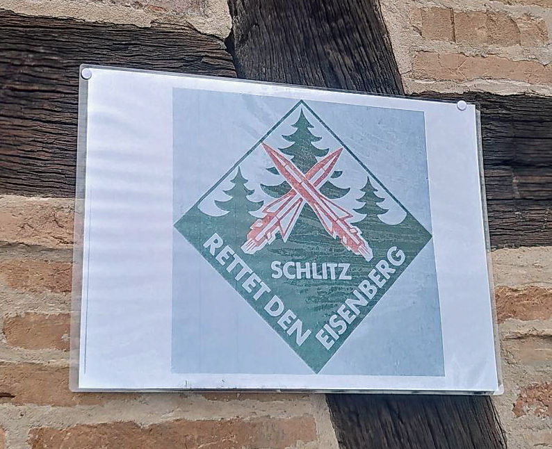 Unzählige dieser quadratischen Sticker gab es überall im Schlitzerland.