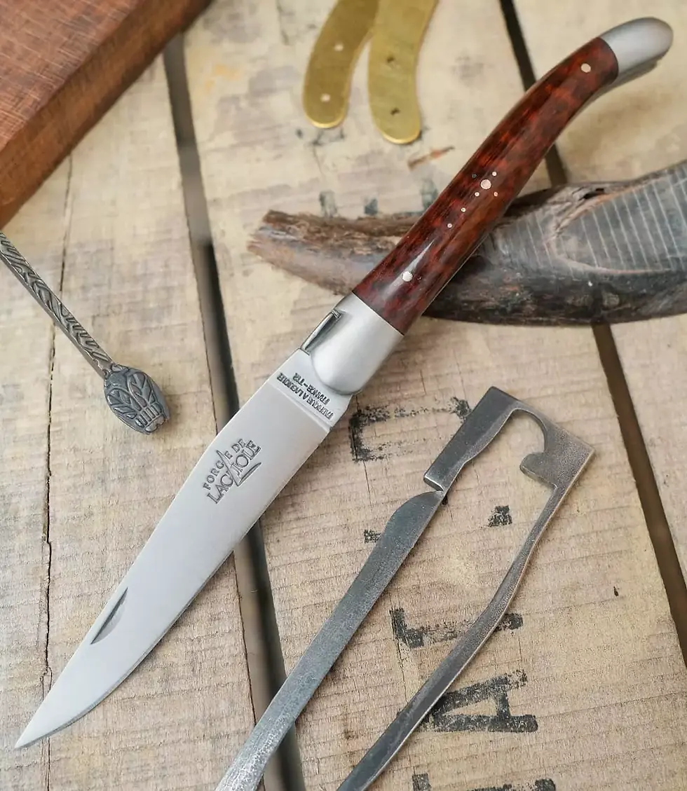 Elegantes Taschenmesser mit braunem Griff
