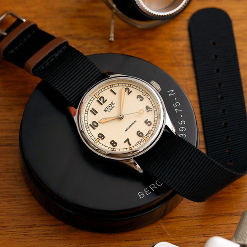 OLD SMITH 90-002 ラージモデル 38mm 自動巻き アイボリー文字盤