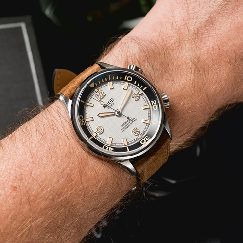 SOMBRERO 90-011, Silver, Linen Textured Dial, 20 BAR Water