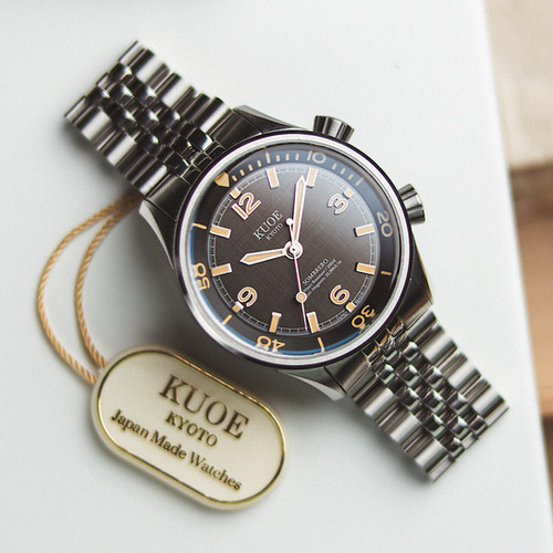 SOMBRERO 90-011, Black Linen Textured Dial, 20 BAR Water Resistant