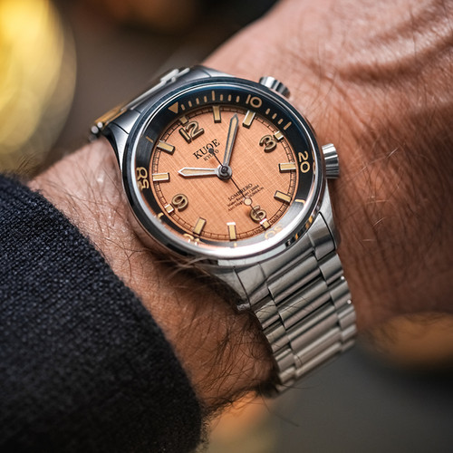 SOMBRERO 90-011, Salmon Pink Linen Textured Dial, 20 BAR Water