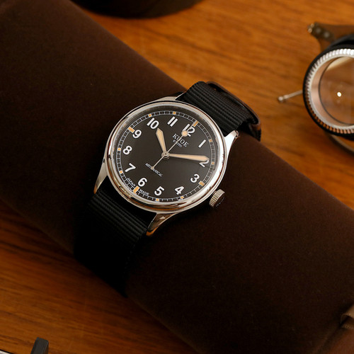 OLD SMITH 90-002 Large - 38mm Automatic No-Date | Kuoe Kyoto Global