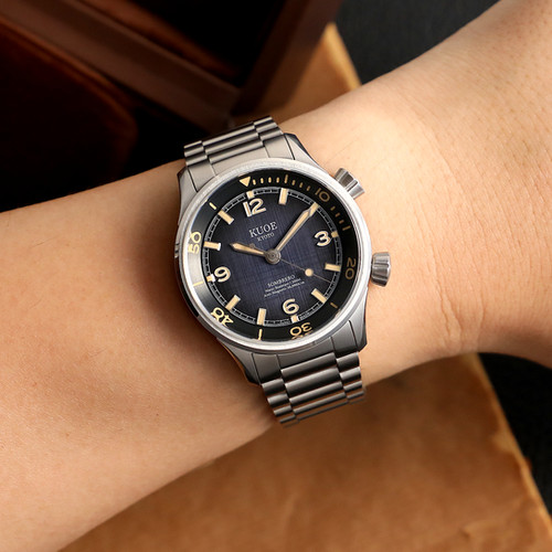 SOMBRERO 90-011, Gradient Navy, Linen Textured Dial, 20 BAR Water