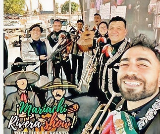 mariachis en la pintana_edited_edited_edited.jpg
