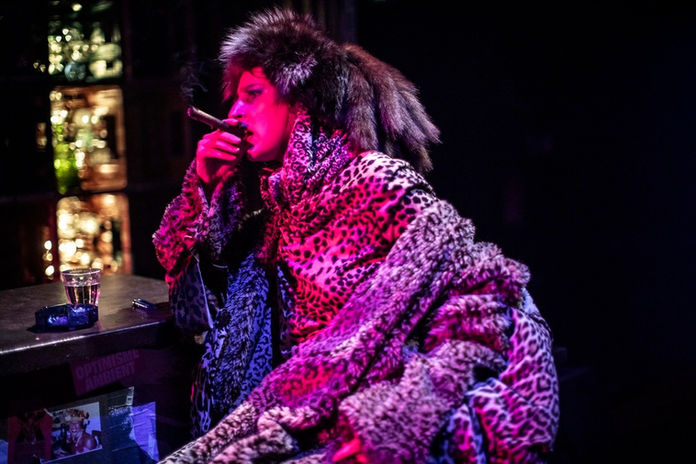 Clara cigare- Jean Louis Fernandez.jpg