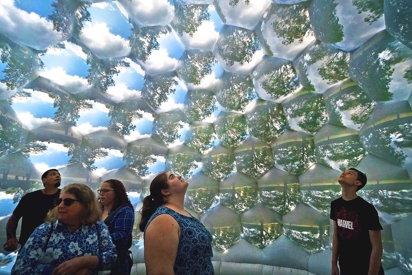 immersion without a single focal point allows visitors to center in their own experience