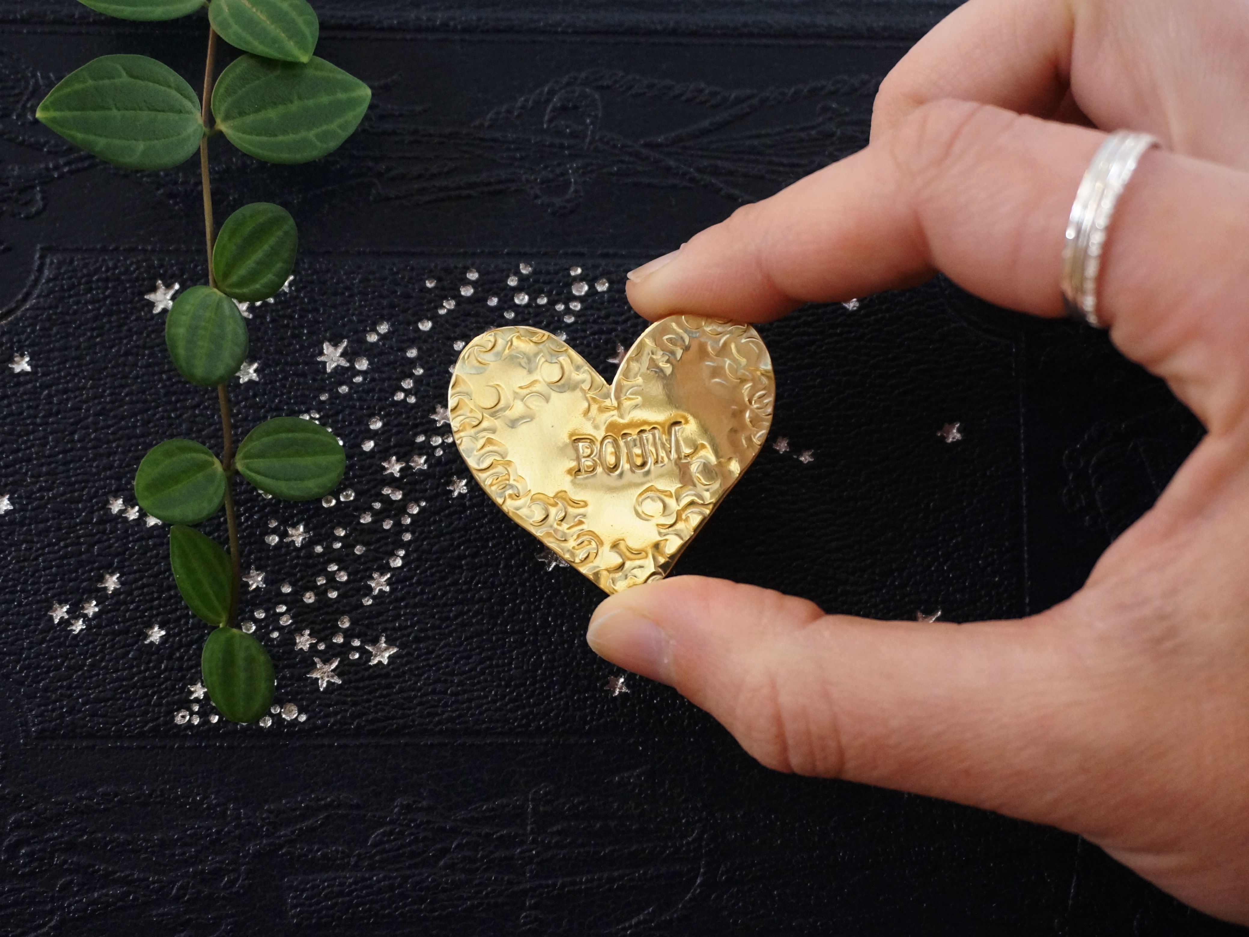 Boum - Broche en laiton