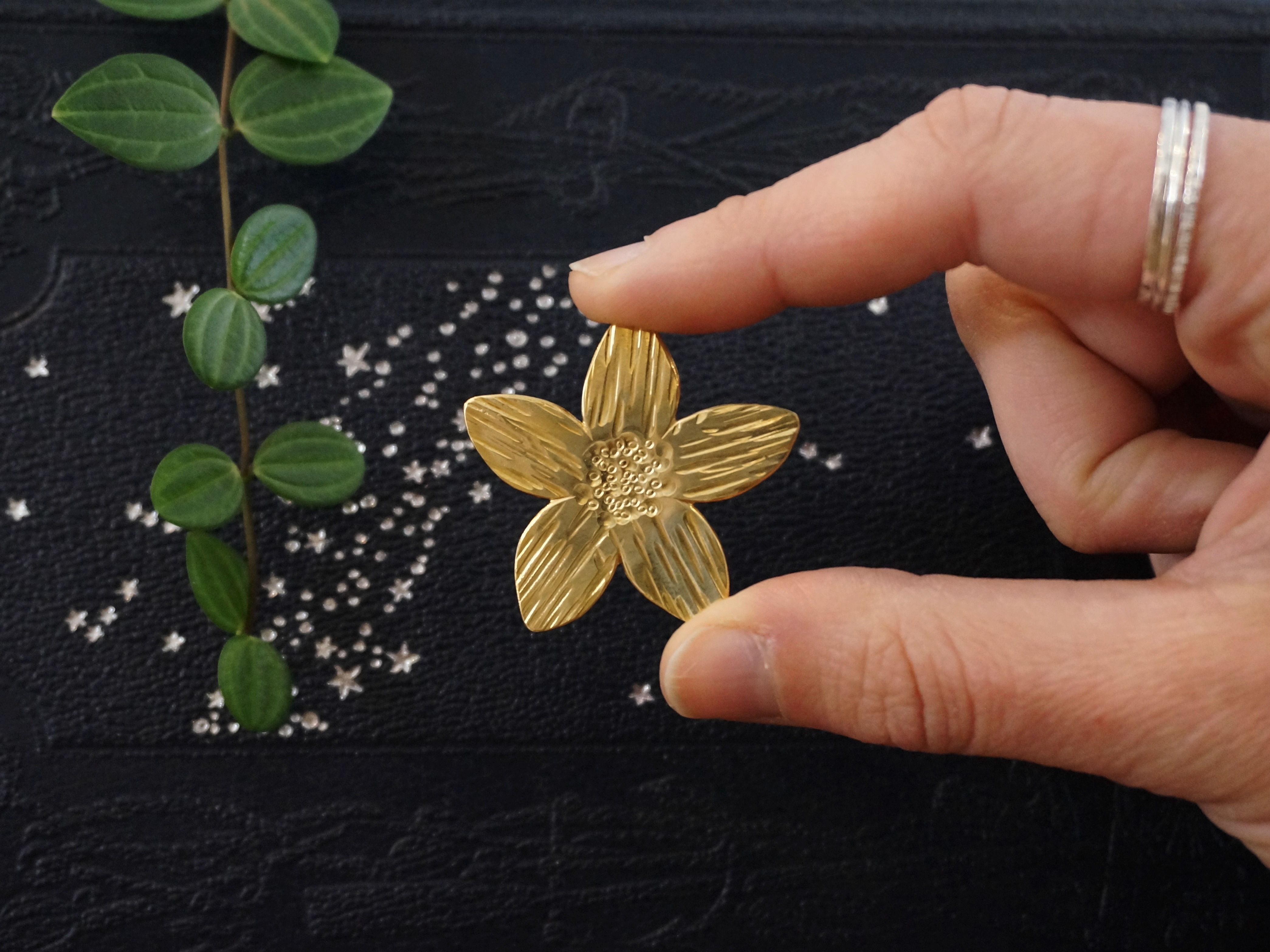 Fleur - Broche en laiton