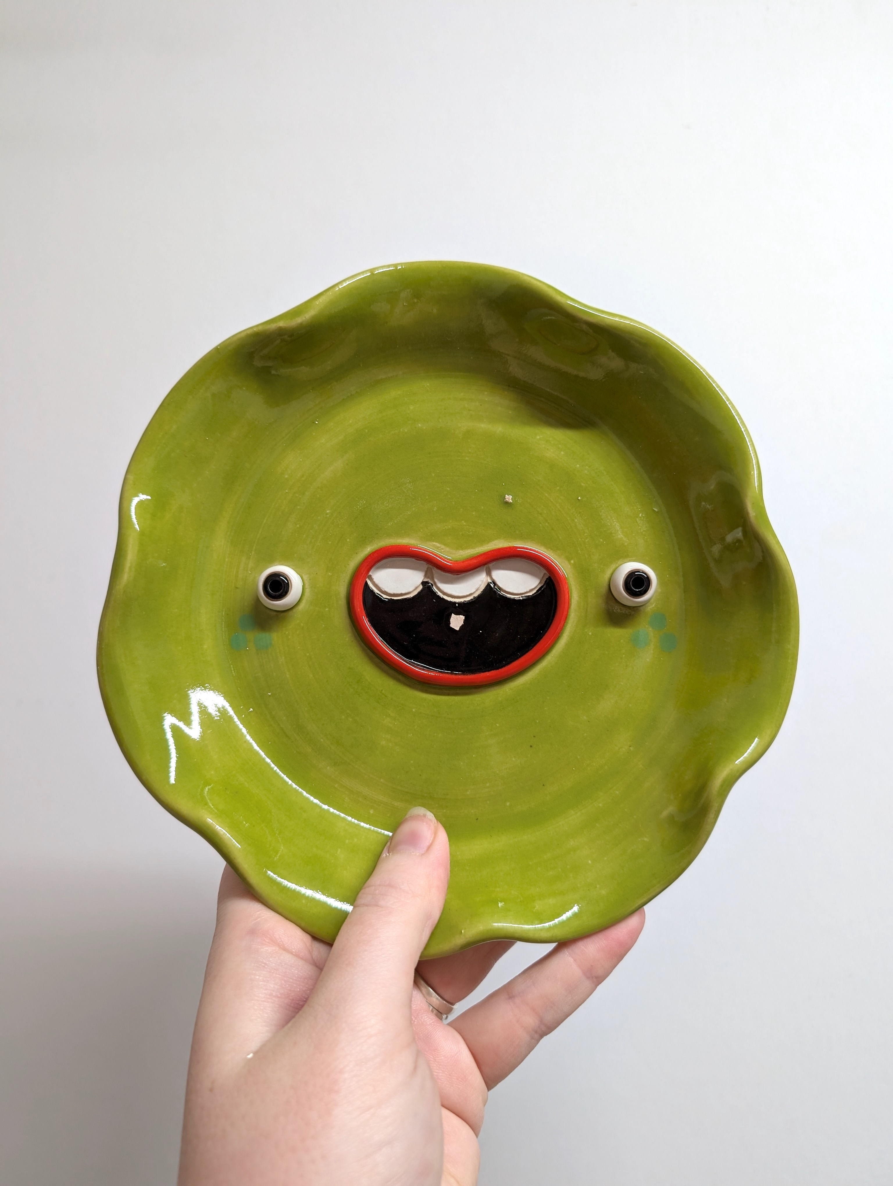 *Flawed* Green Decorative Wall Plate 3 Teeth