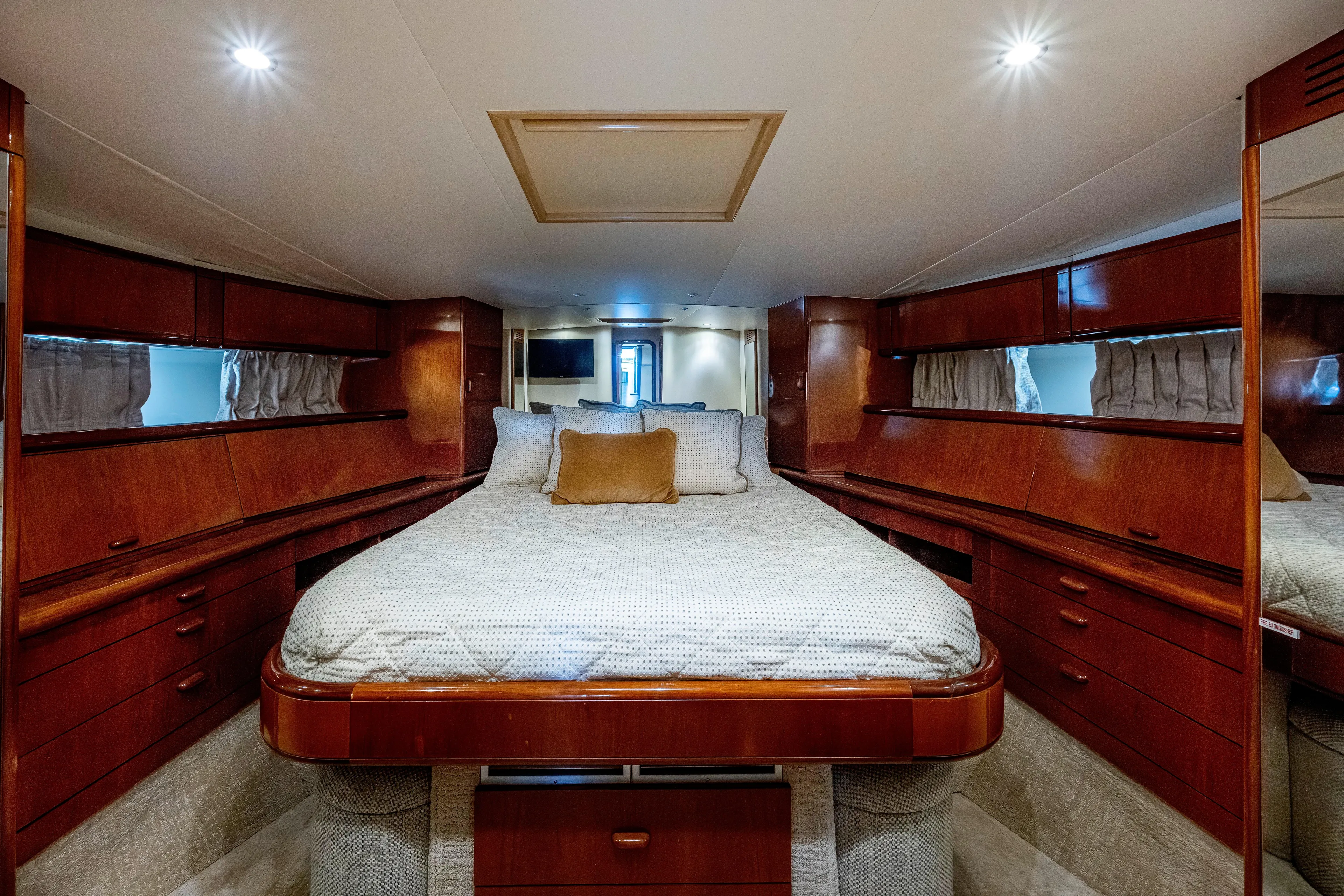 1997 Ferretti Yachts 650 - cabin