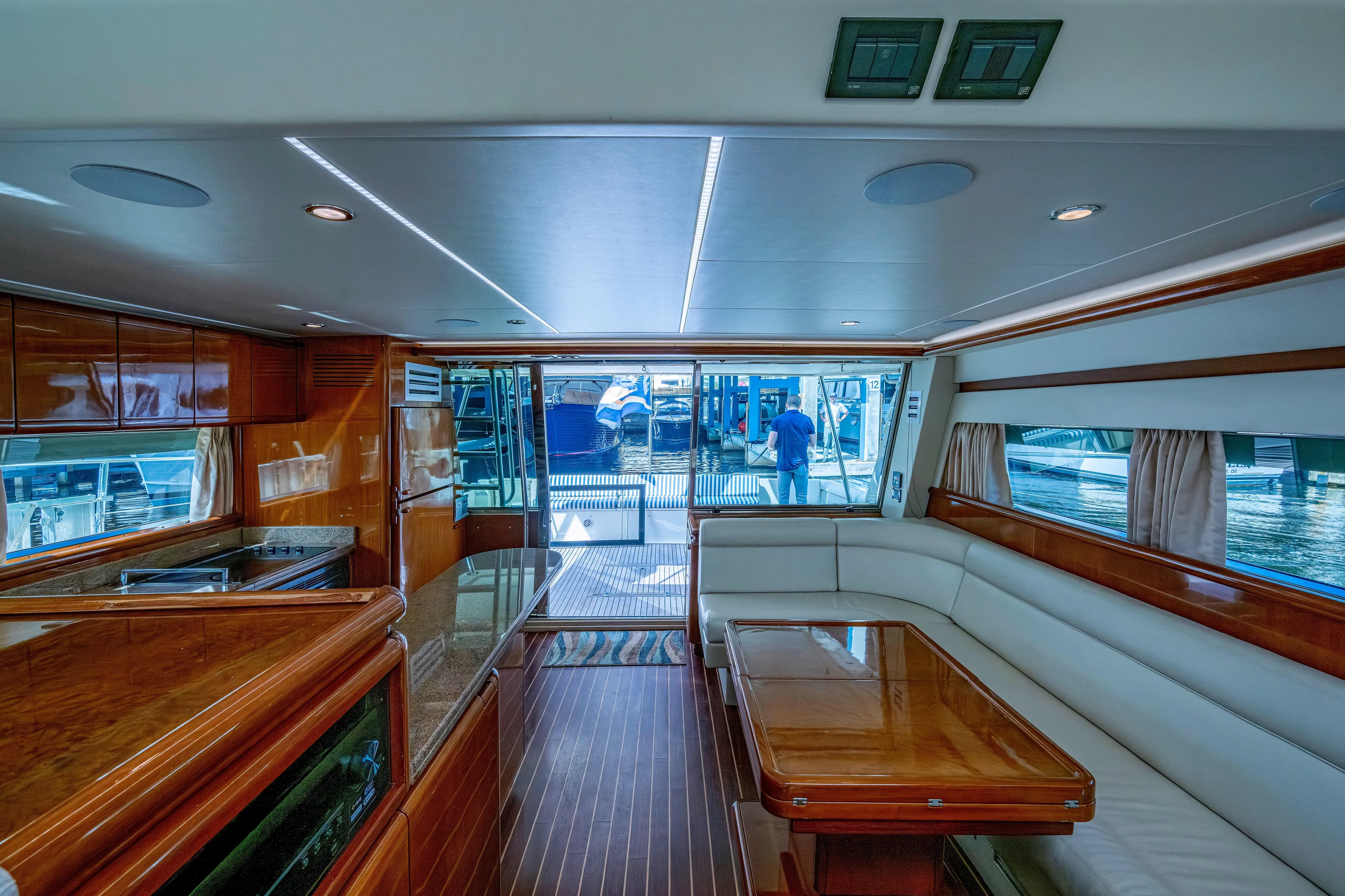 1997 Ferretti Yachts 650 - interior