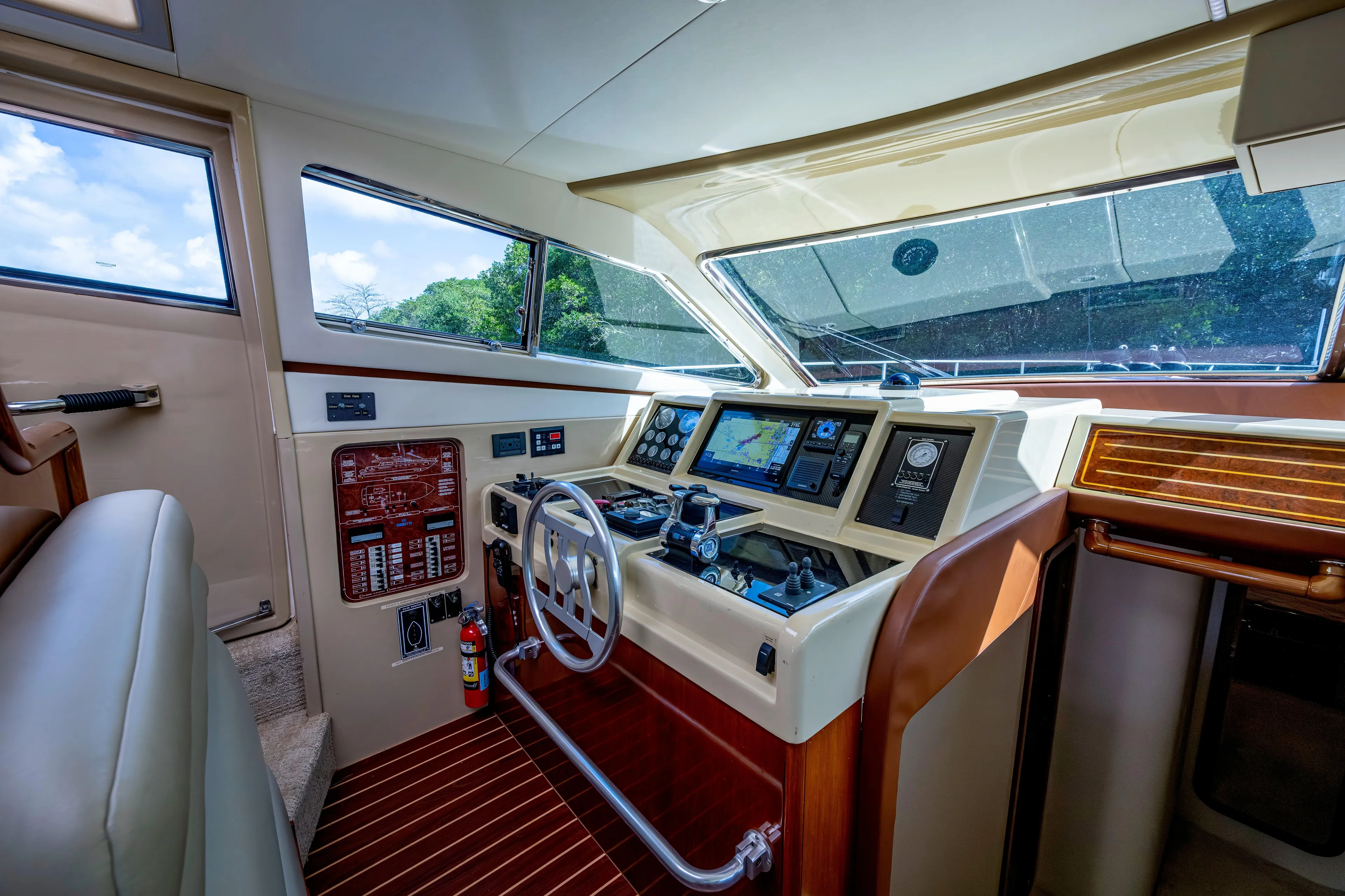 1997 Ferretti Yachts 650 - interior
