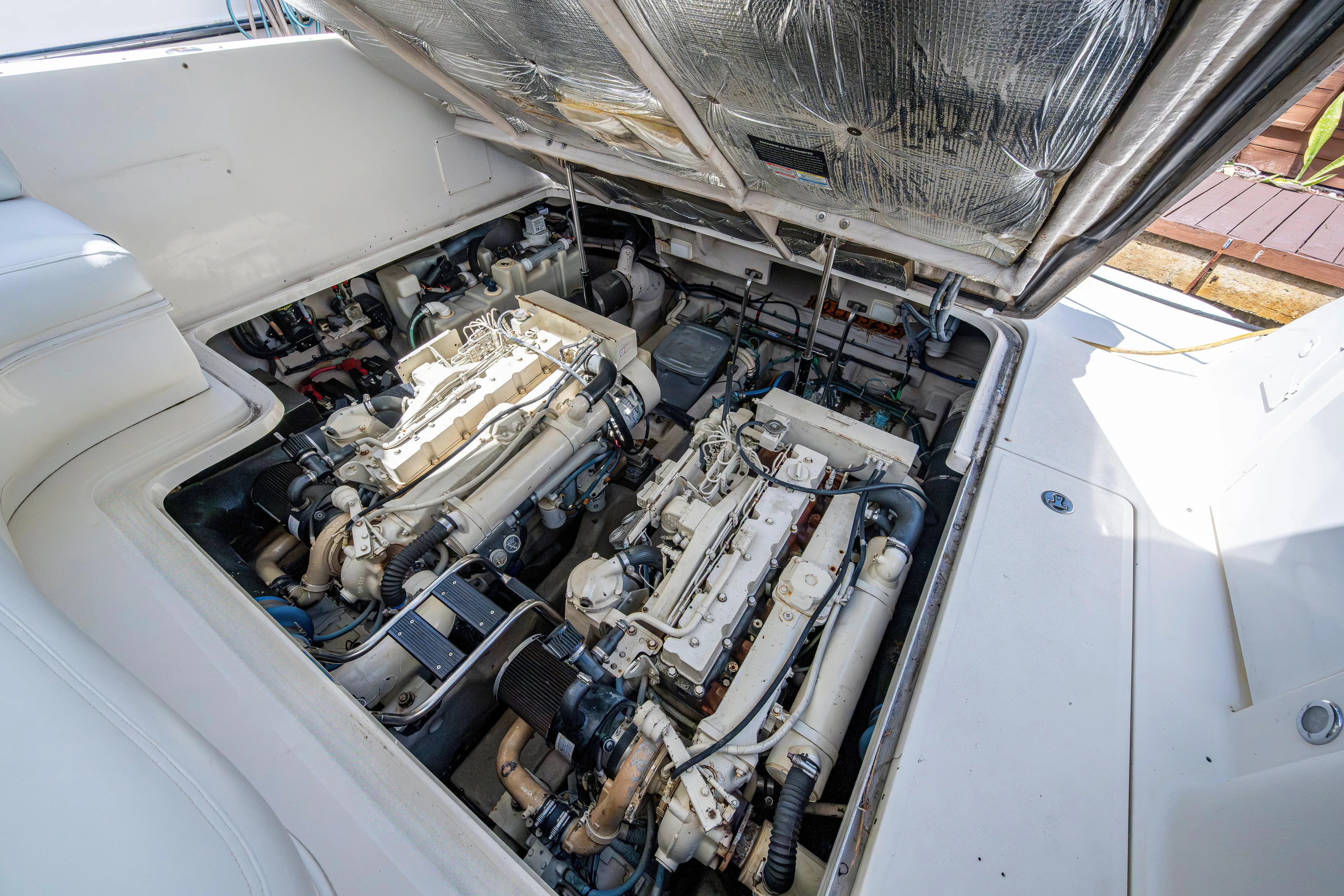 2005 Sea Ray 420 Sundancer - engine