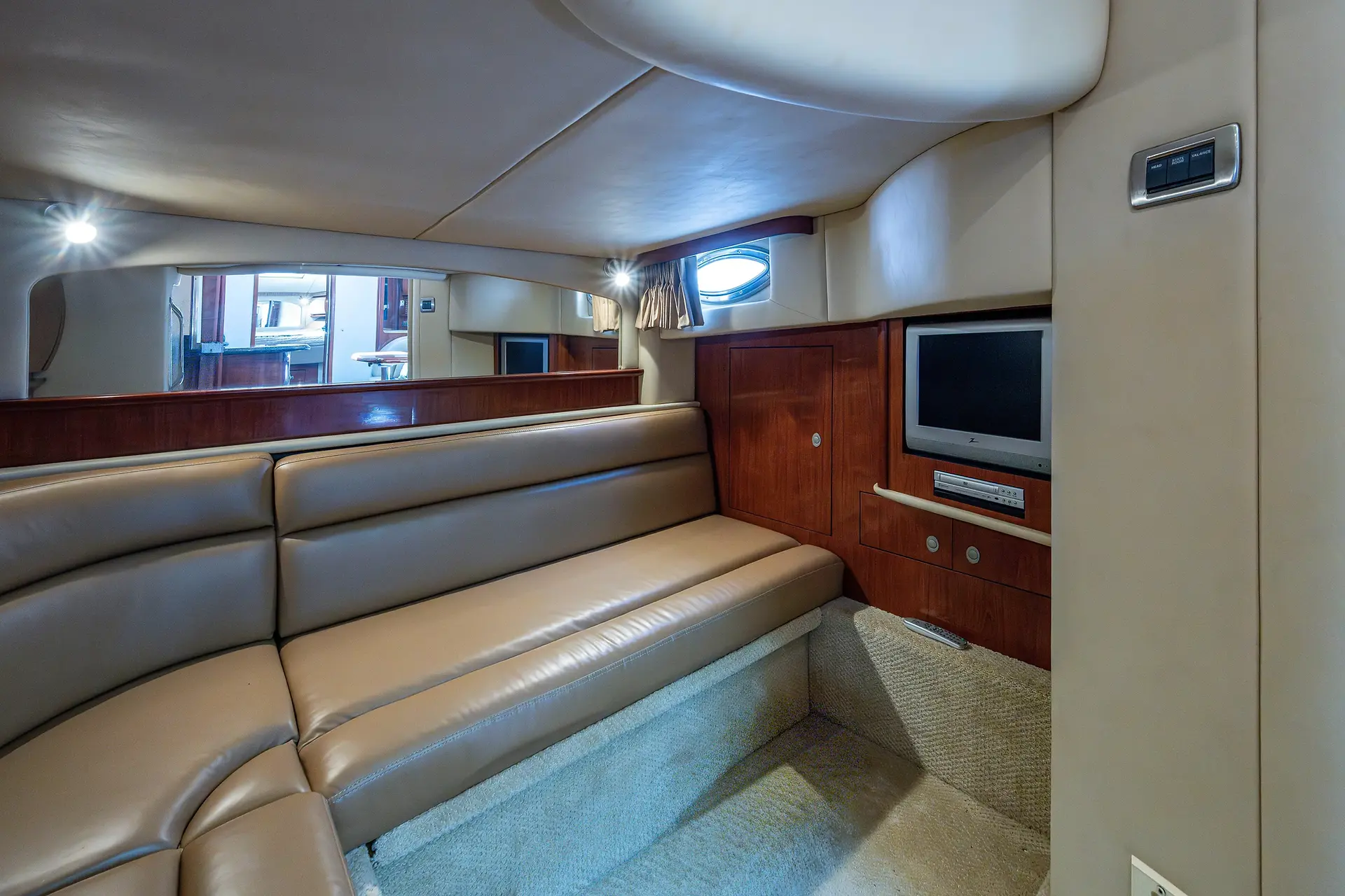 2005 Sea Ray 420 Sundancer - cabin
