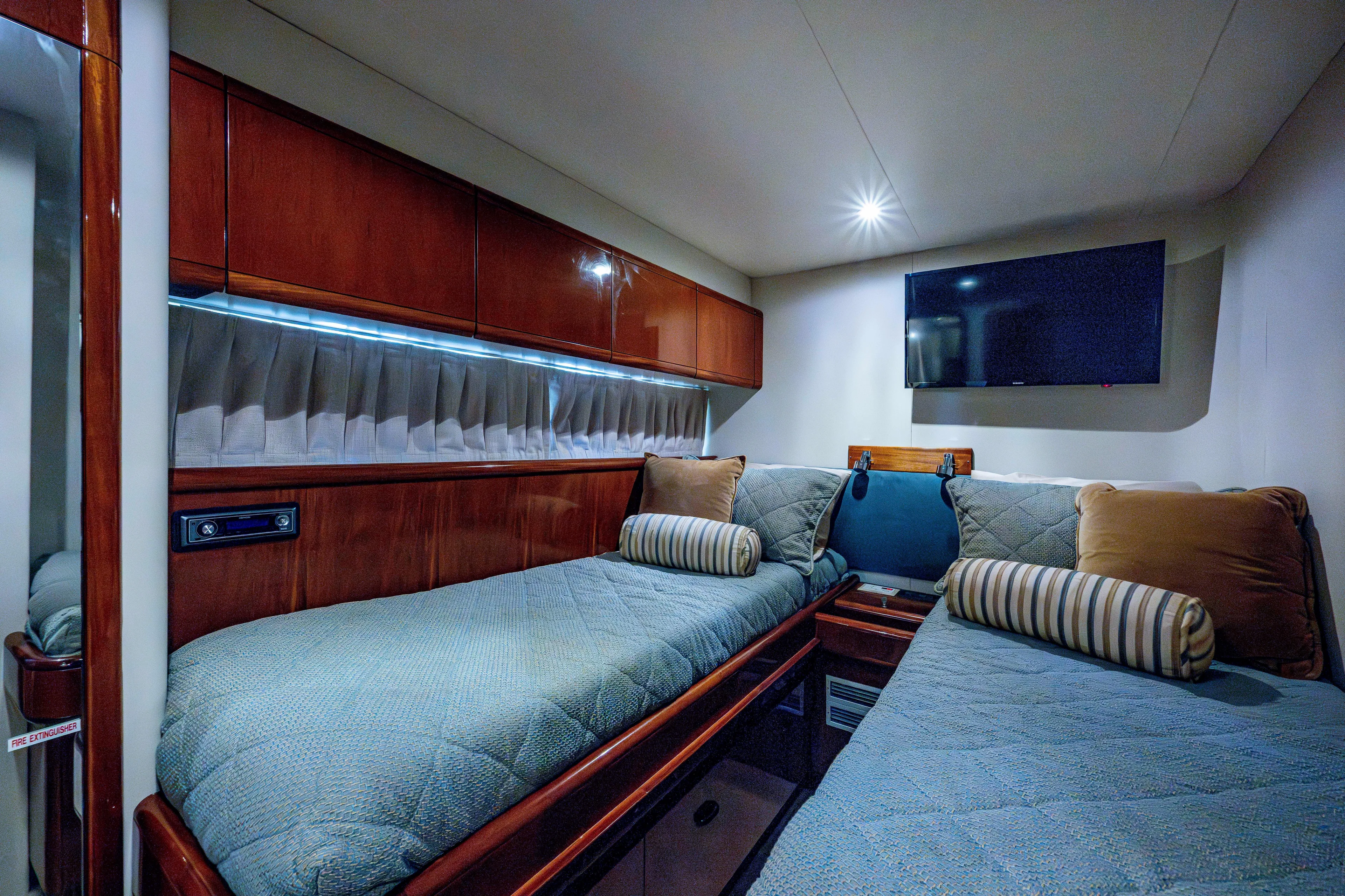 1997 Ferretti Yachts 650 - cabin