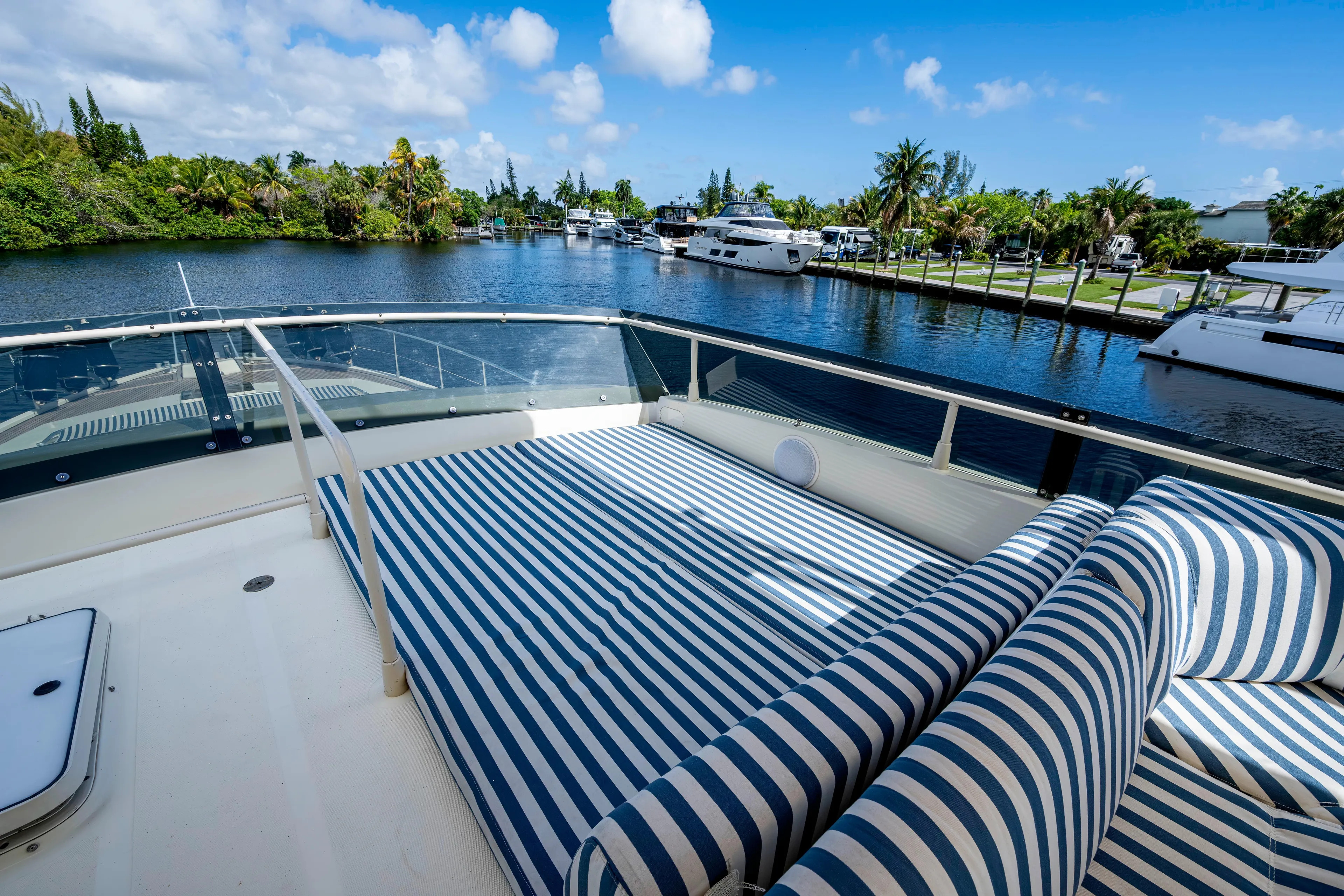 1997 Ferretti Yachts 650