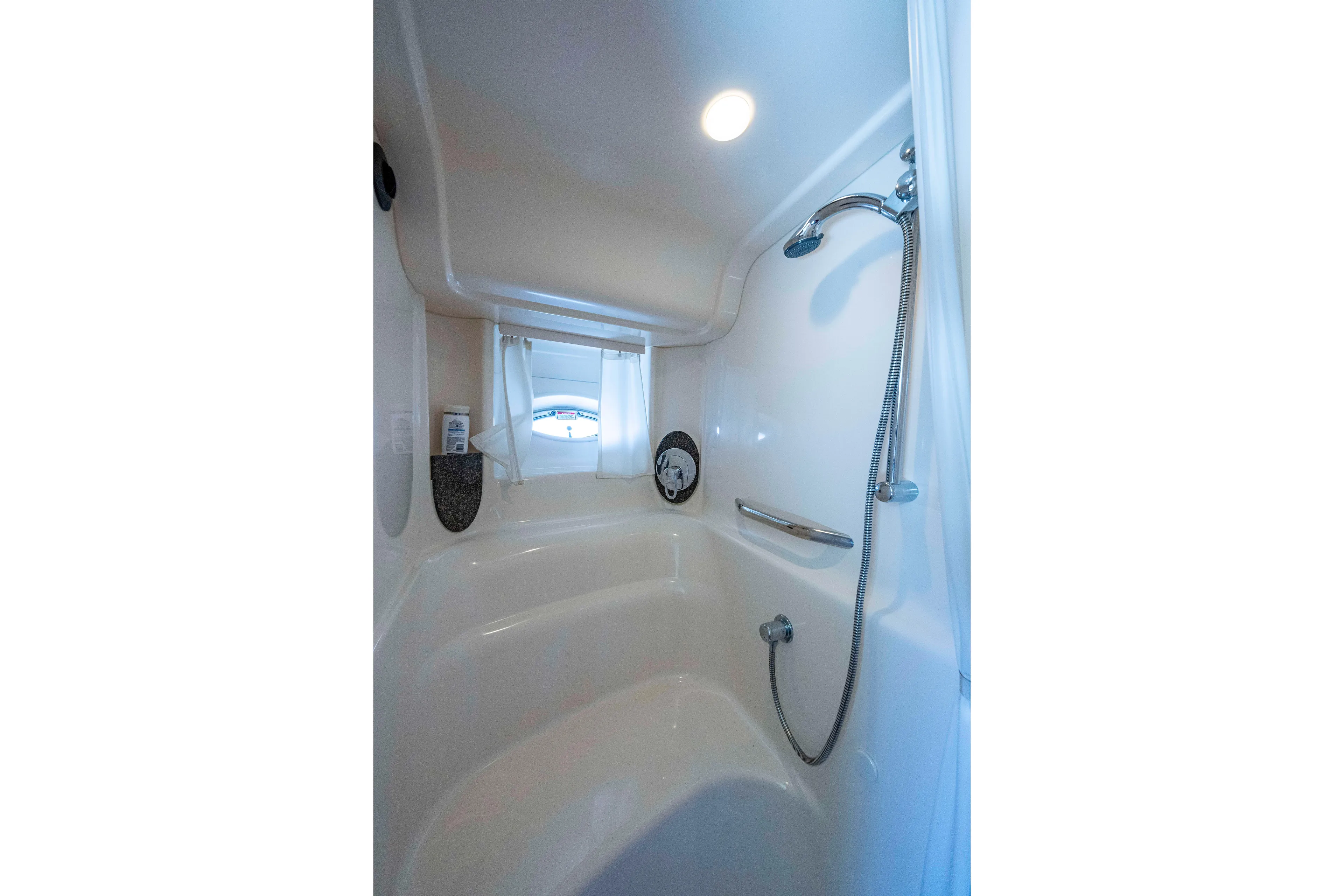 2005 Sea Ray 420 Sundancer - shower