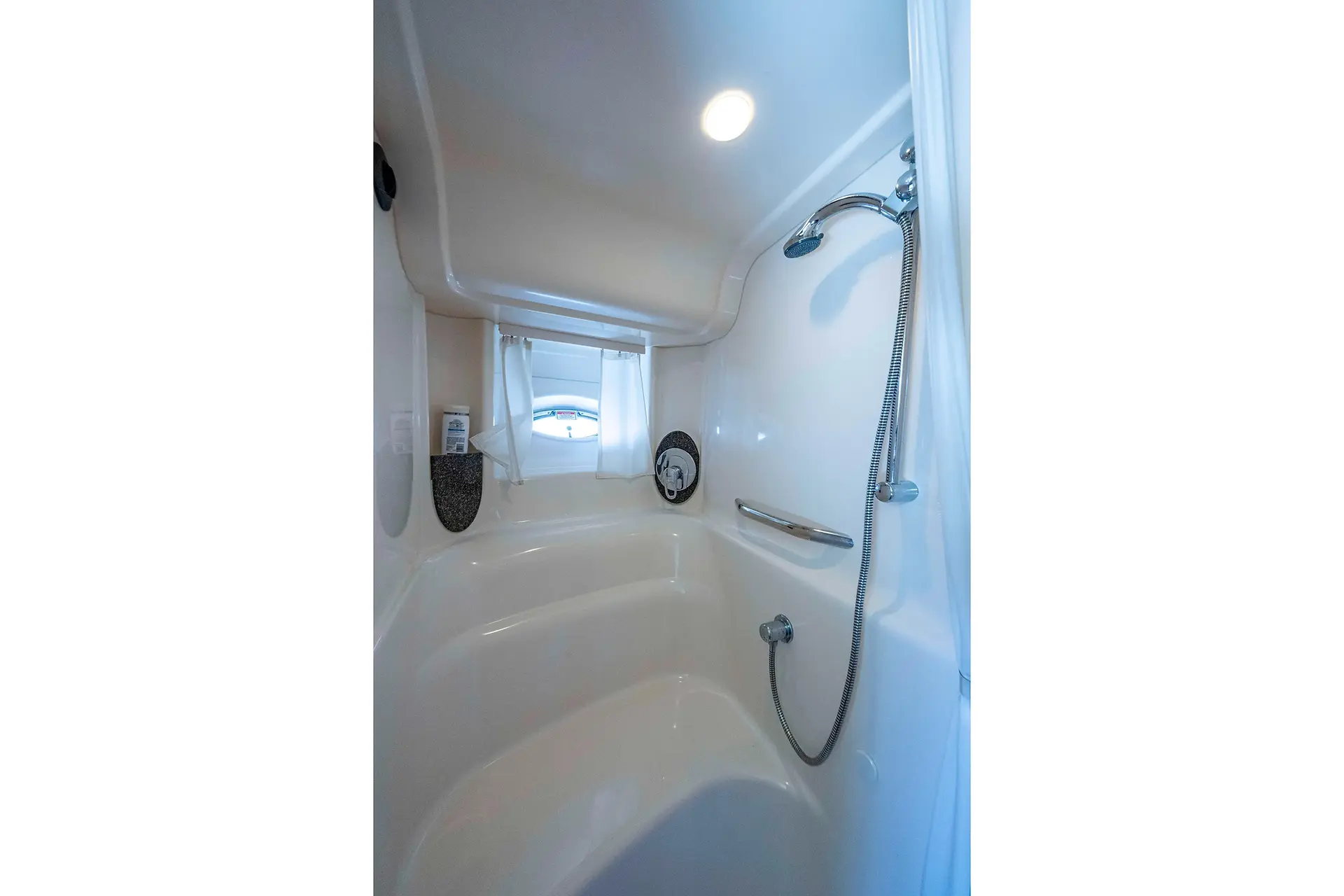 2005 Sea Ray 420 Sundancer - shower