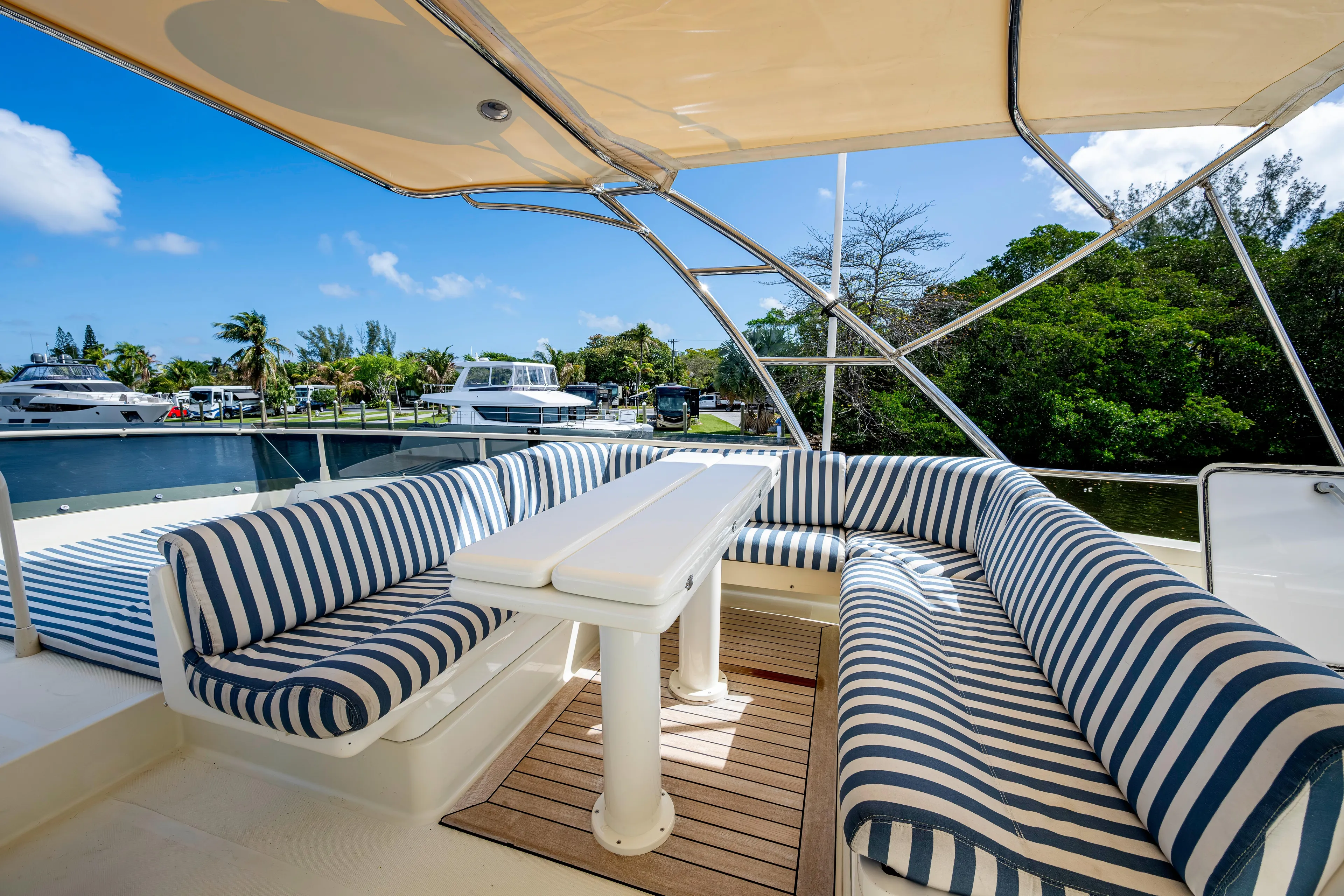 1997 Ferretti Yachts 650