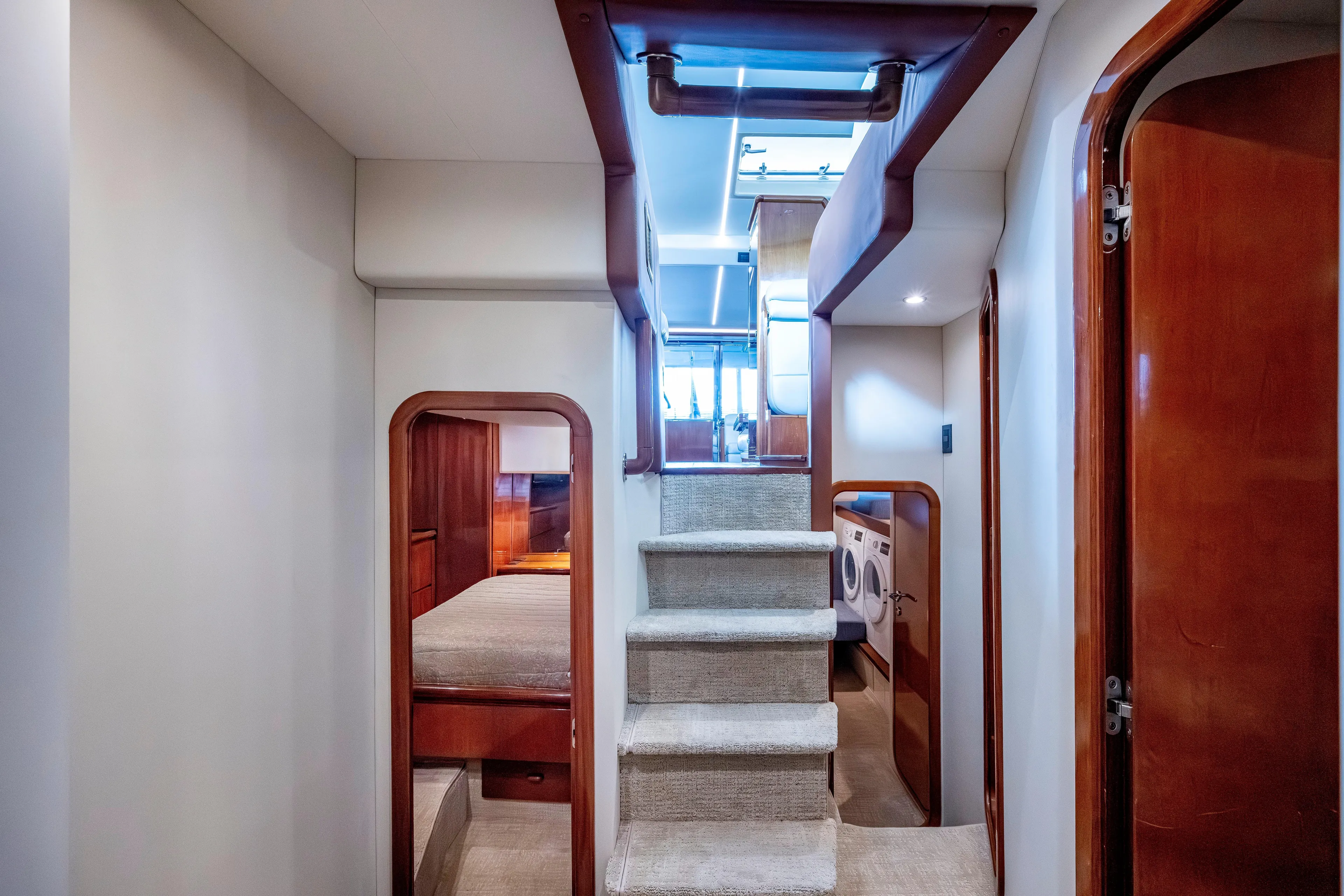 1997 Ferretti Yachts 650 - interior