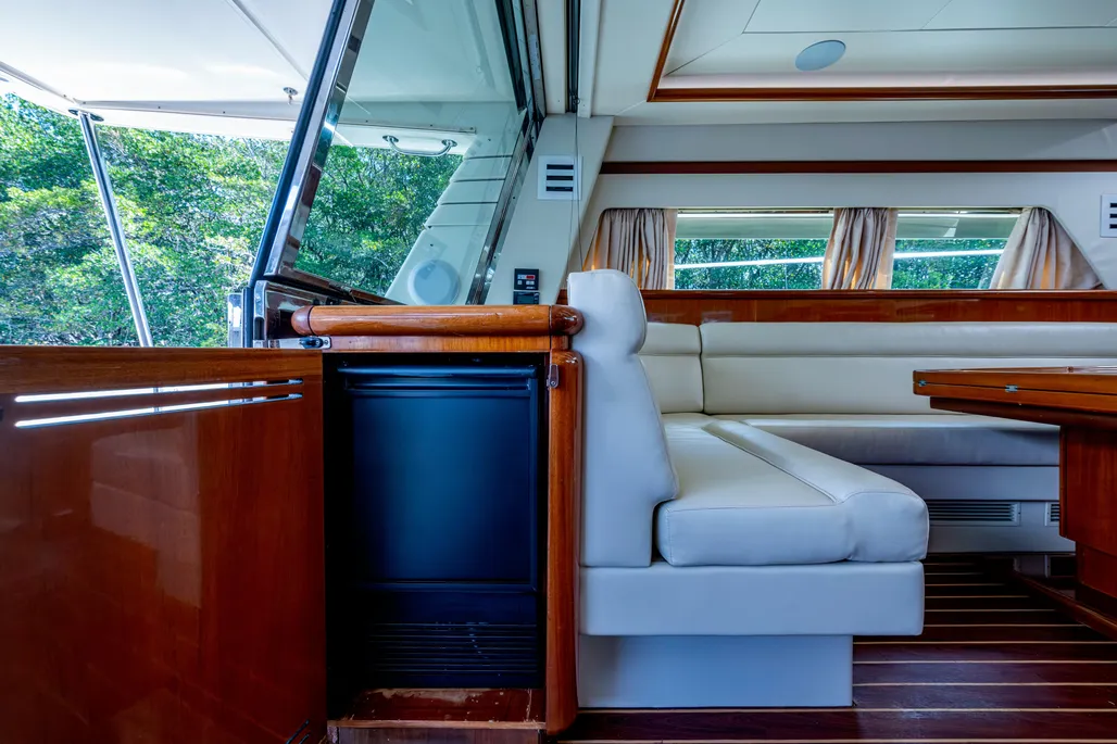 1997 Ferretti Yachts 650 - interior