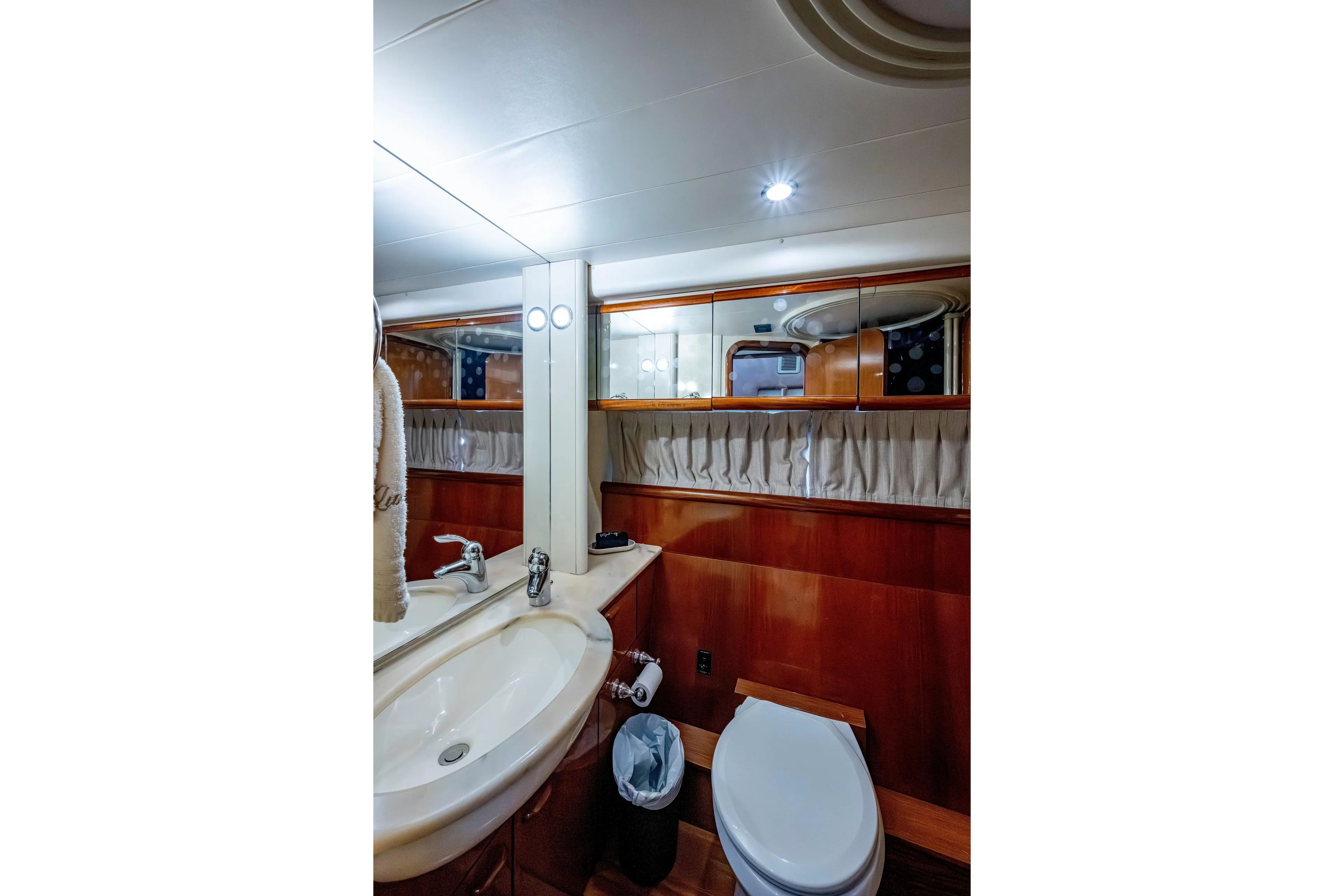 1997 Ferretti Yachts 650 - head