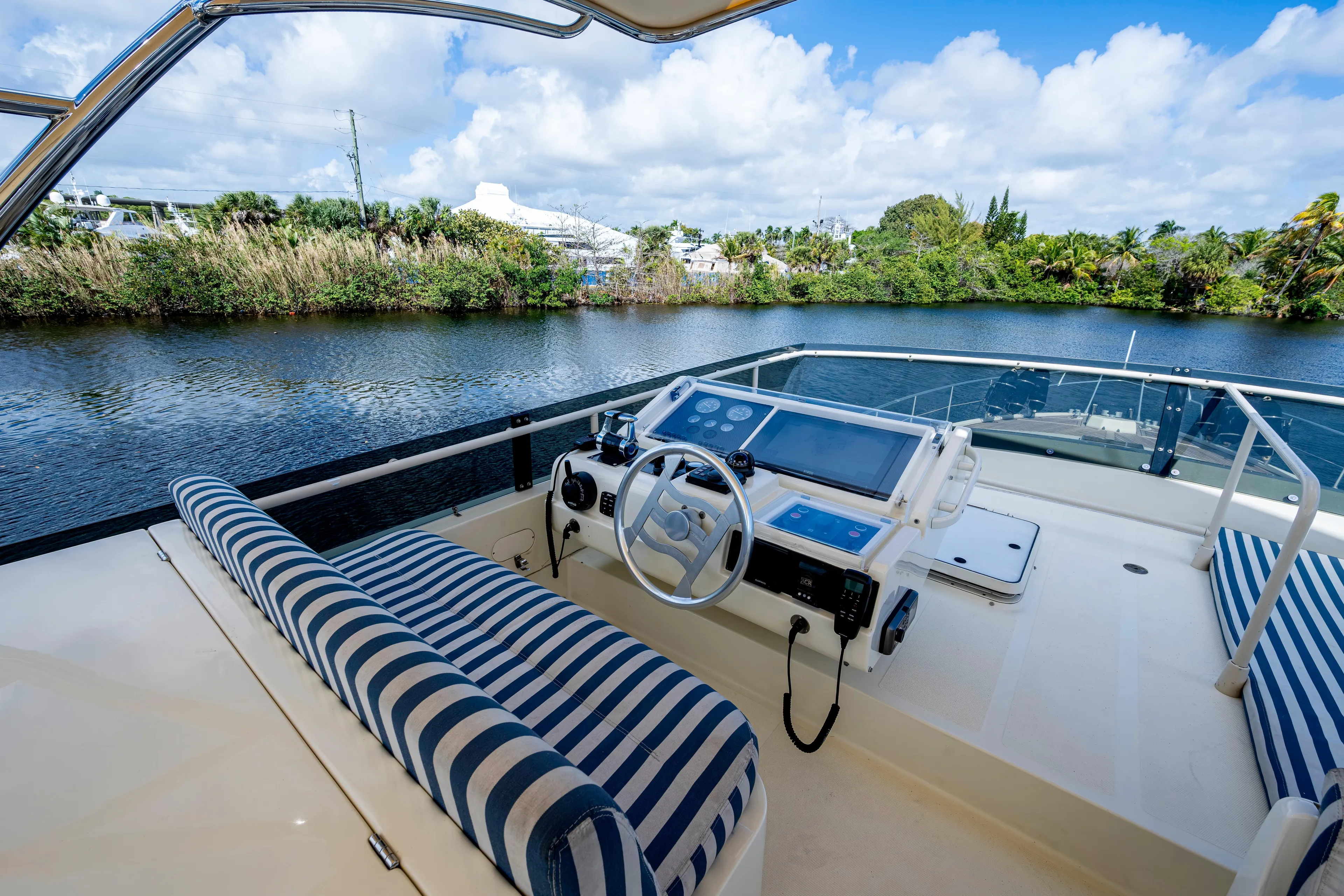 1997 Ferretti Yachts 650