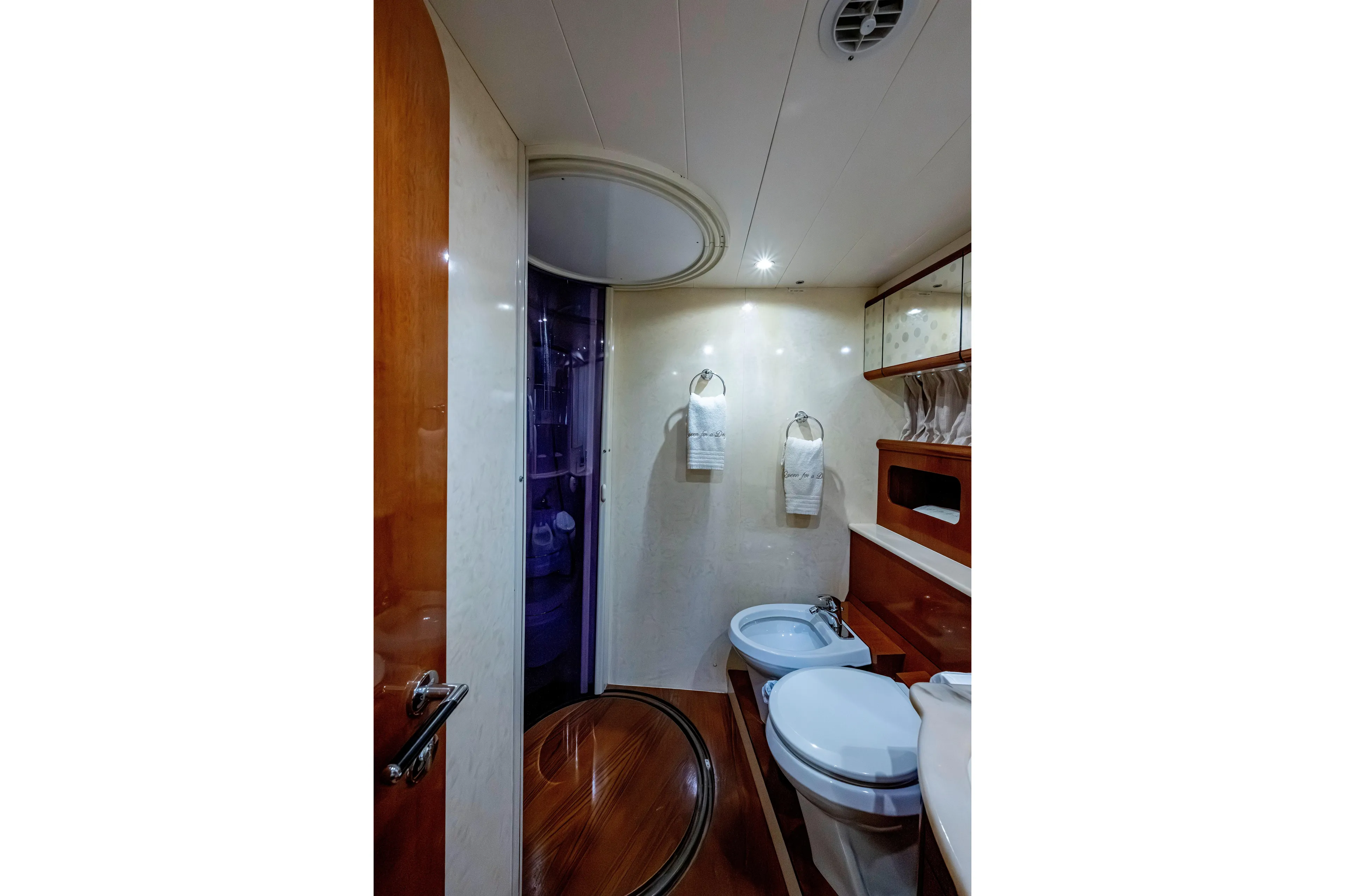 1997 Ferretti Yachts 650 - head