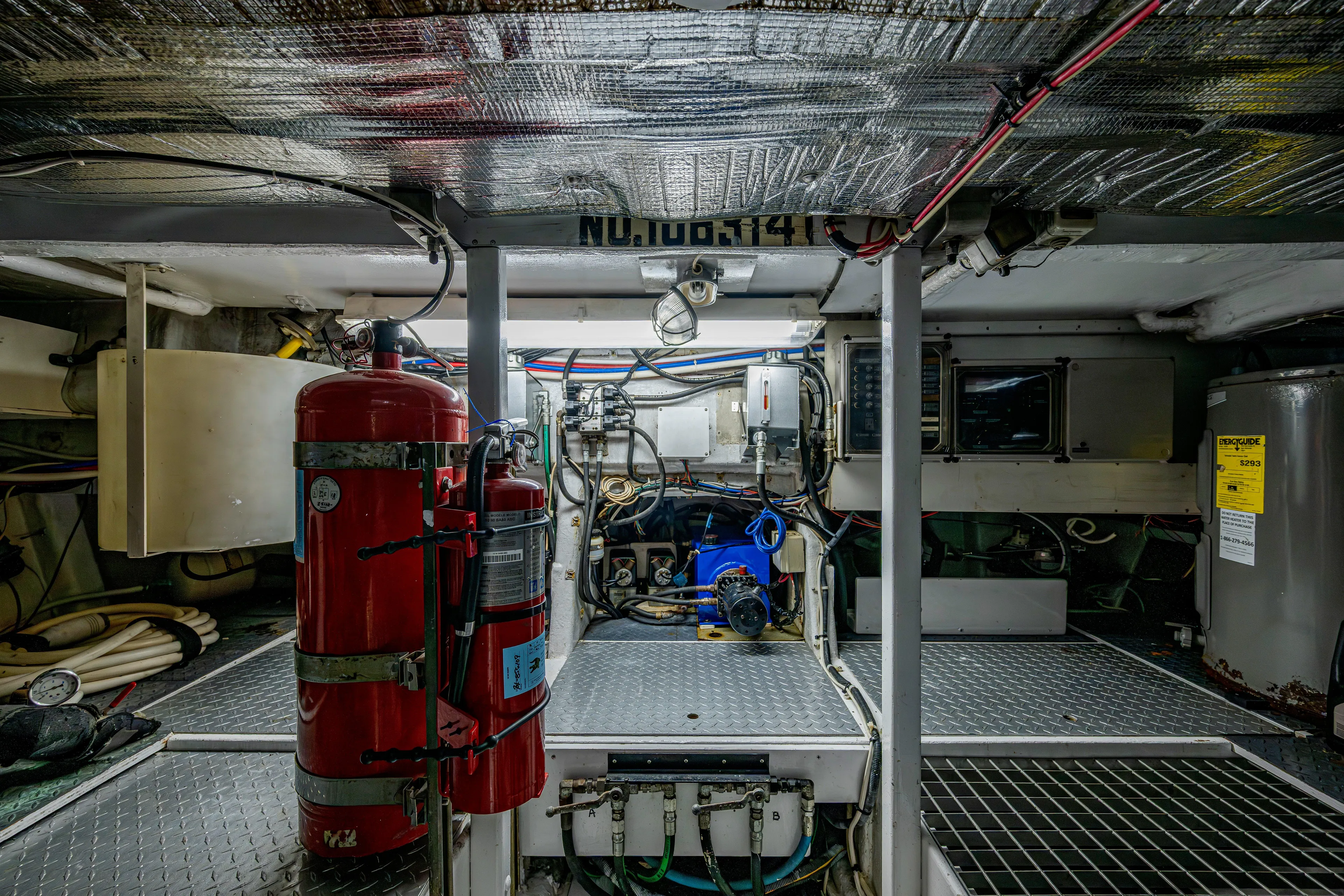 1997 Ferretti Yachts 650 - engine