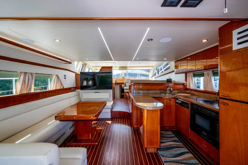 1997 Ferretti Yachts 650 - interior