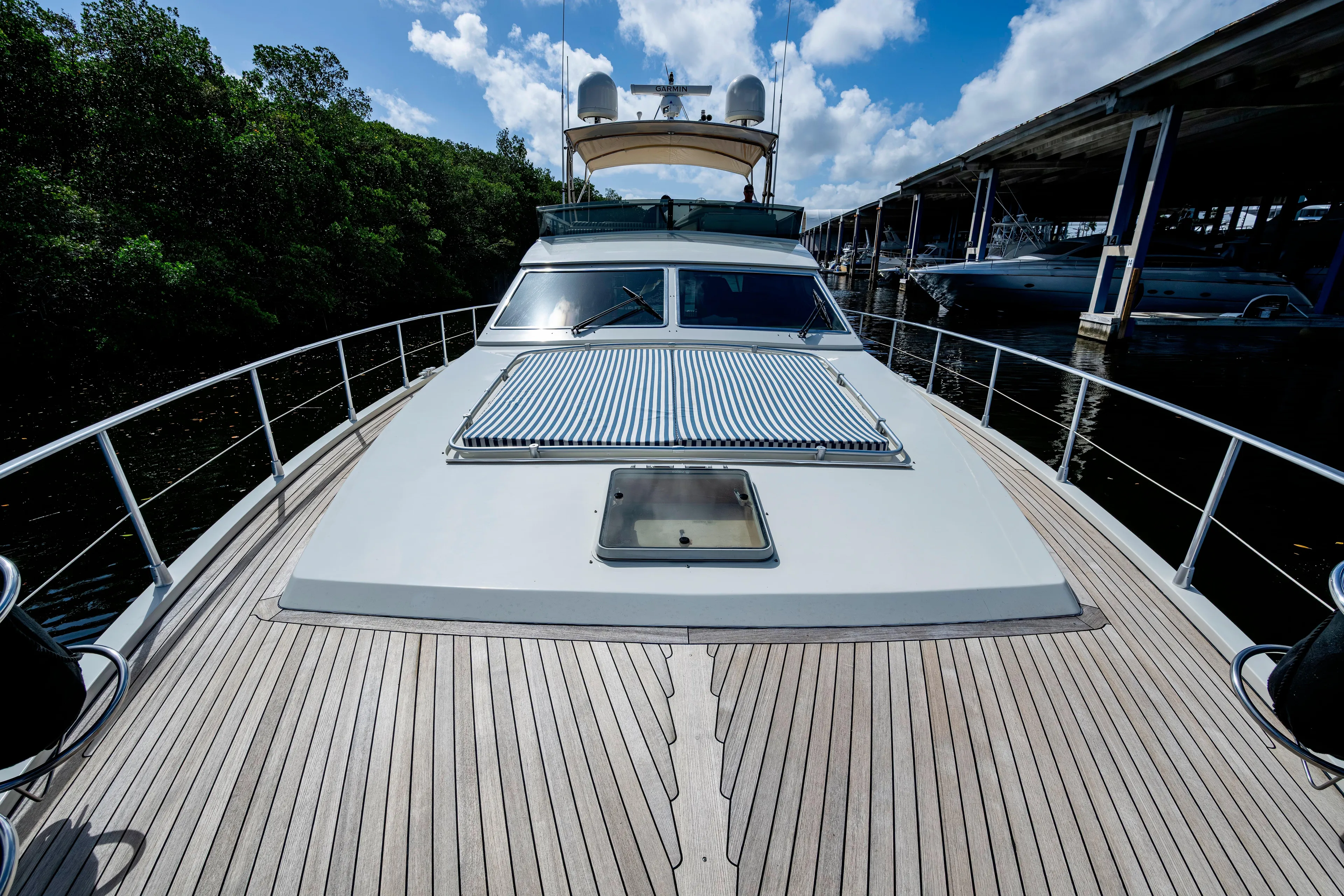 1997 Ferretti Yachts 650 - bow