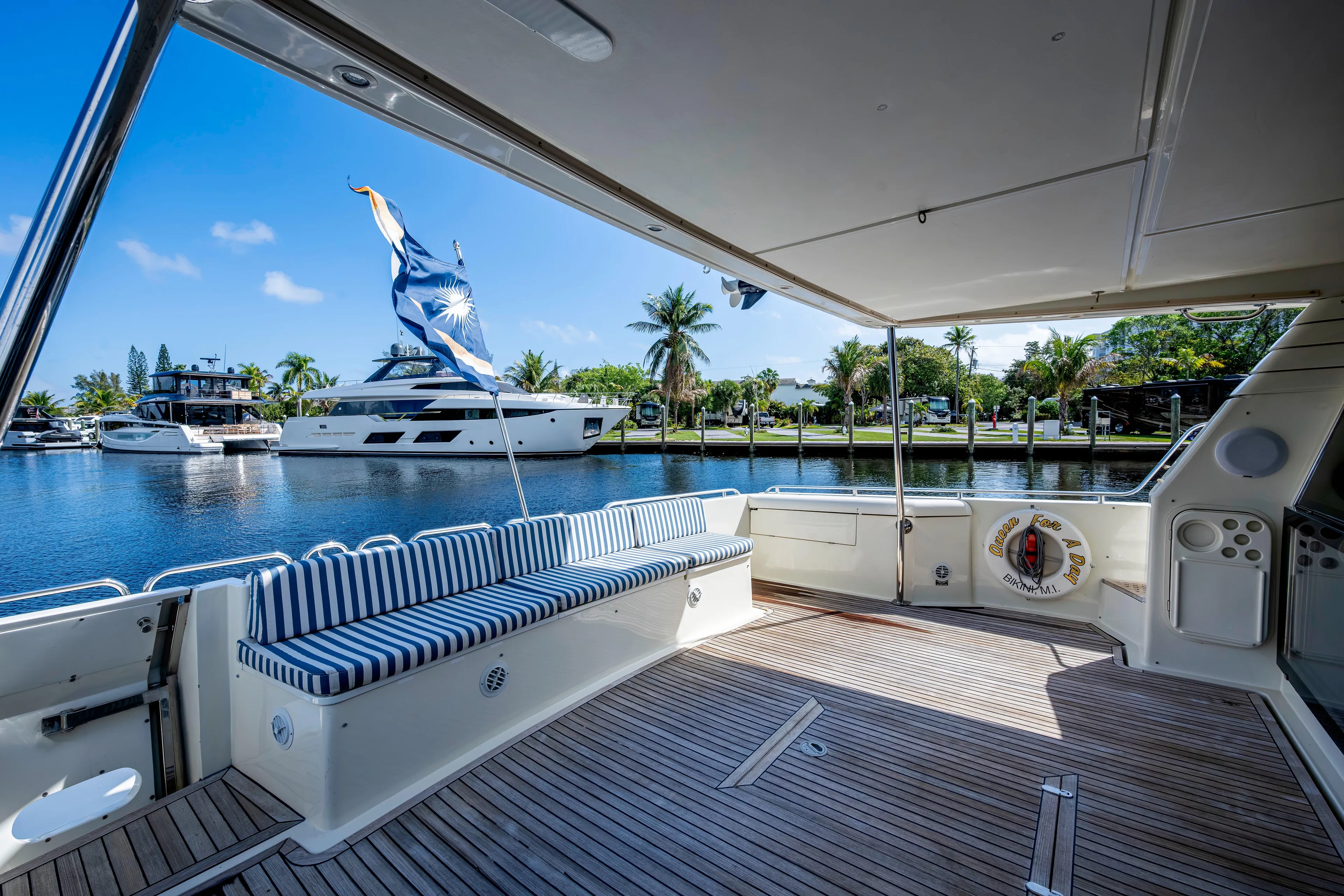 1997 Ferretti Yachts 650 - stern