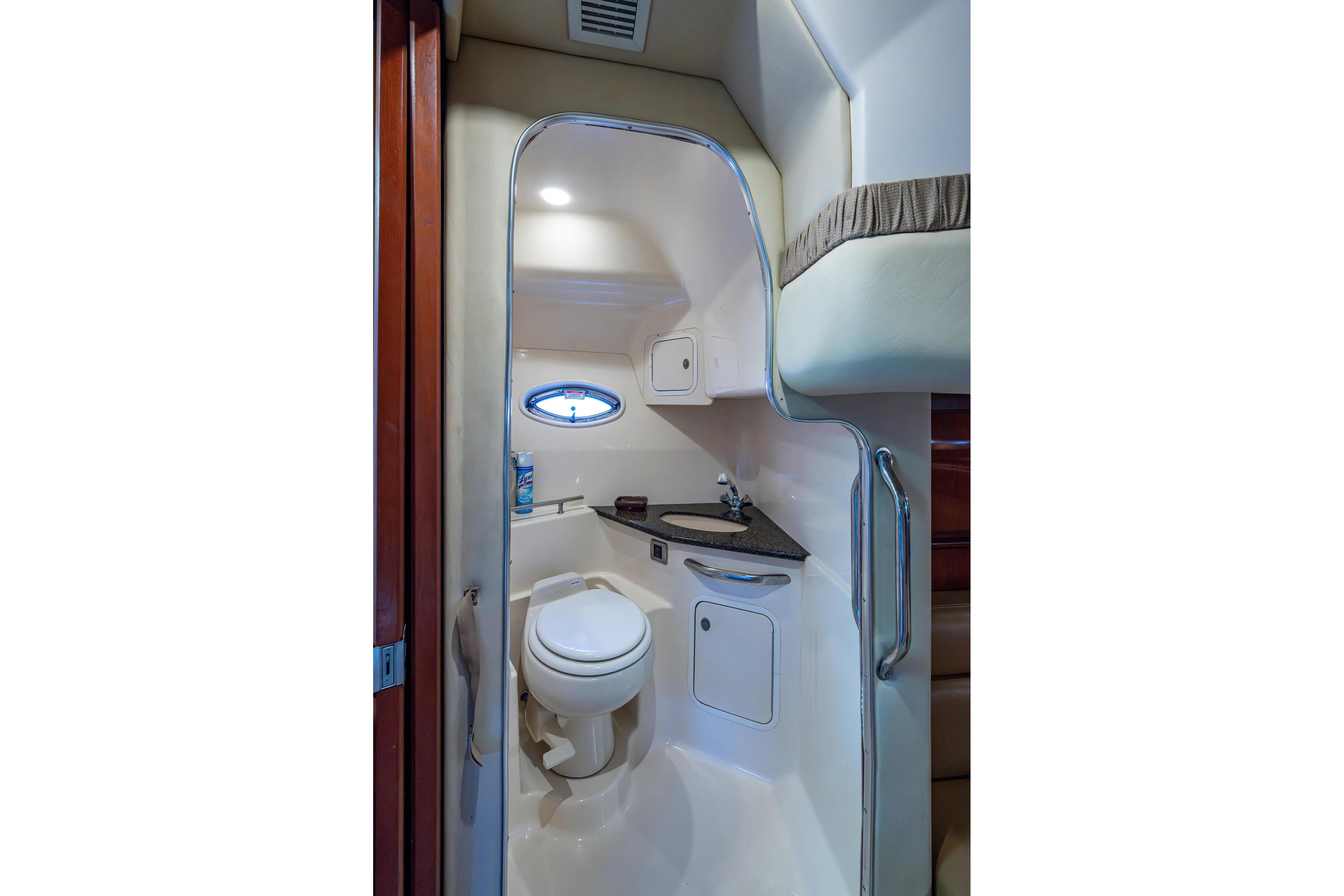 2005 Sea Ray 420 Sundancer - head