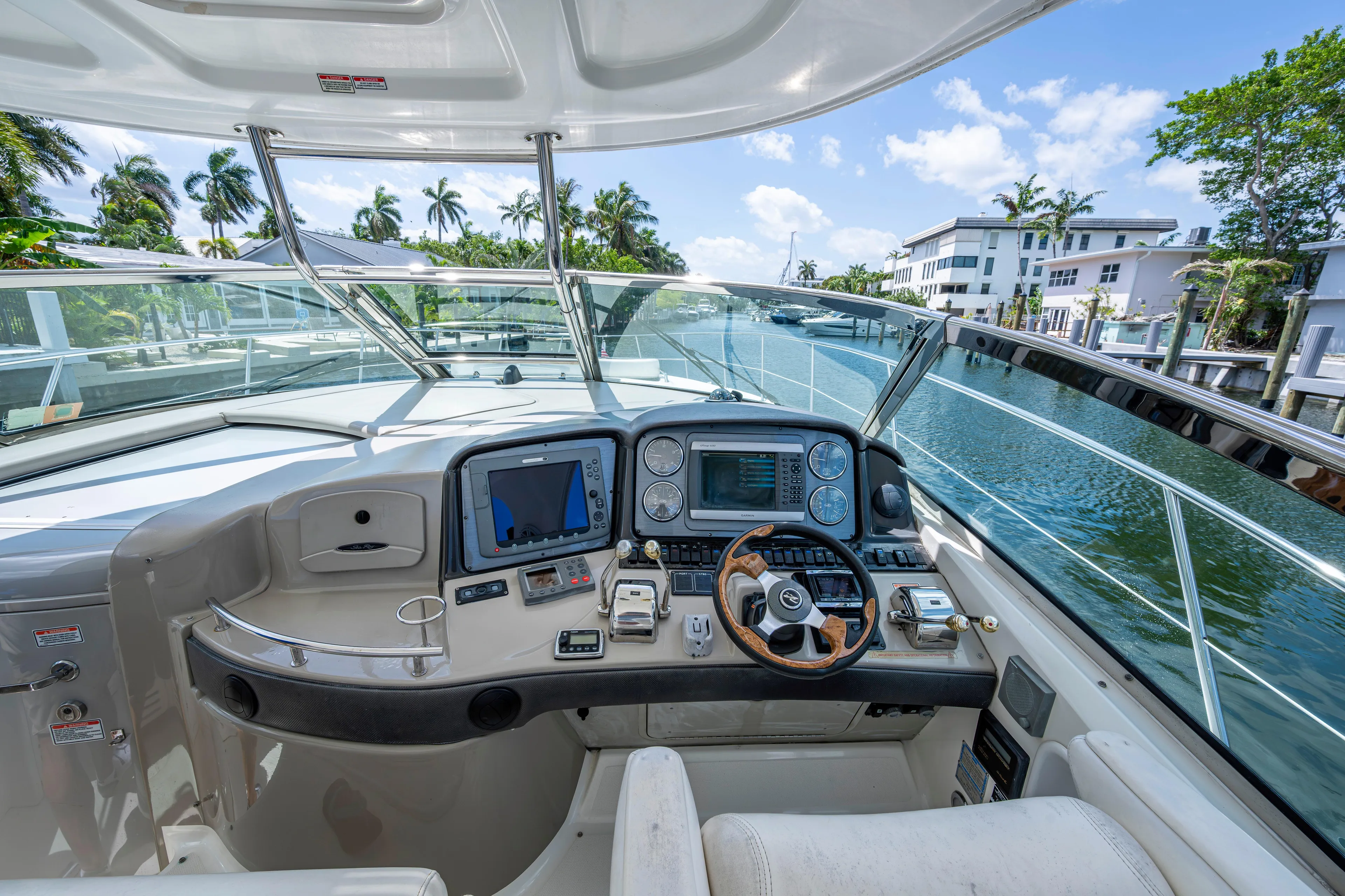 2005 Sea Ray 420 Sundancer - helm
