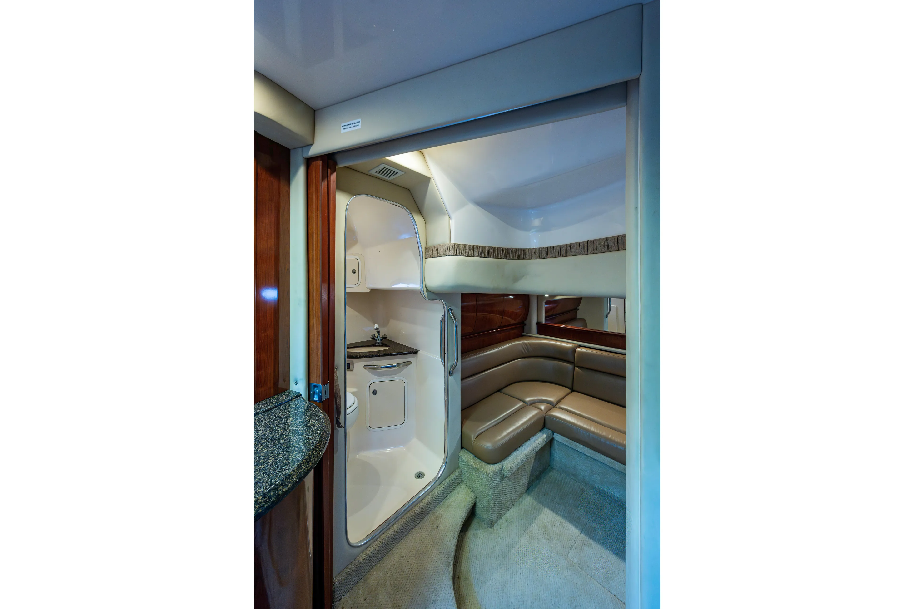 2005 Sea Ray 420 Sundancer - cabin
