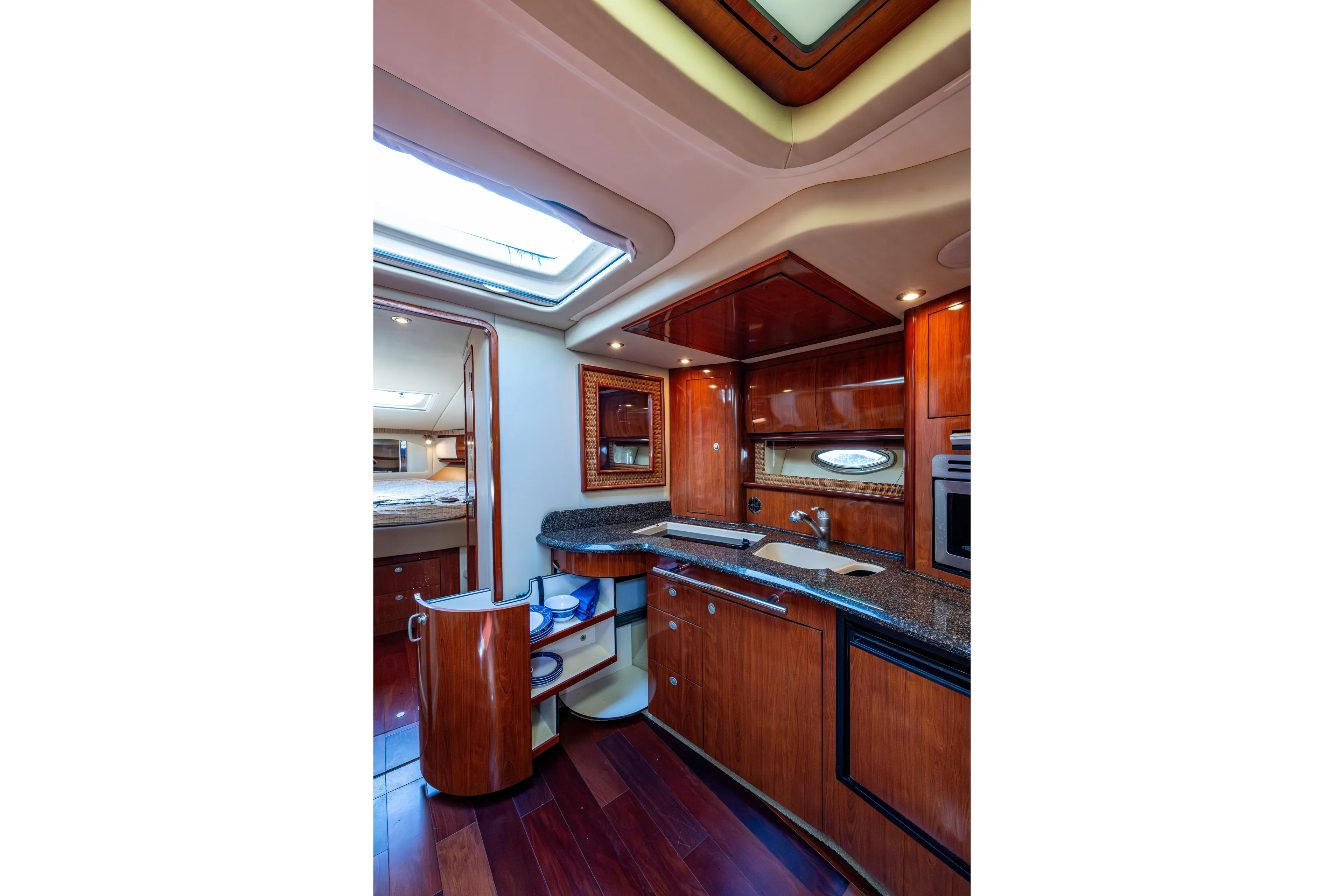 2005 Sea Ray 420 Sundancer - cabin